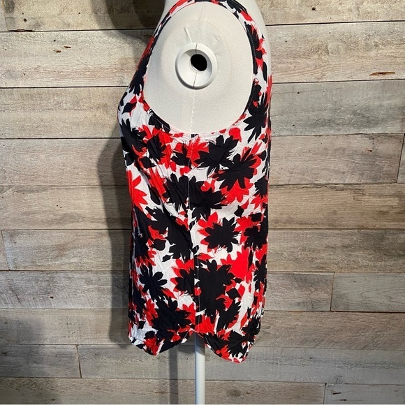 🛍️3/$30‎ Gap women’s  floral sleeveless blouse in size small - Picture 3 of 7